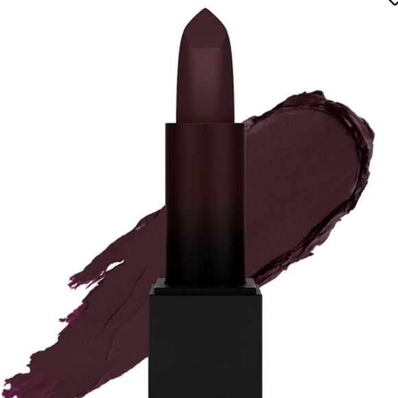 HUDA BEAUTY Power Bullet Matte Lipstick
A powerfully potent aubergine cool toned - Picture 1 of 4